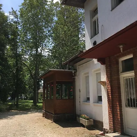 Honvéd N4. Apartman *